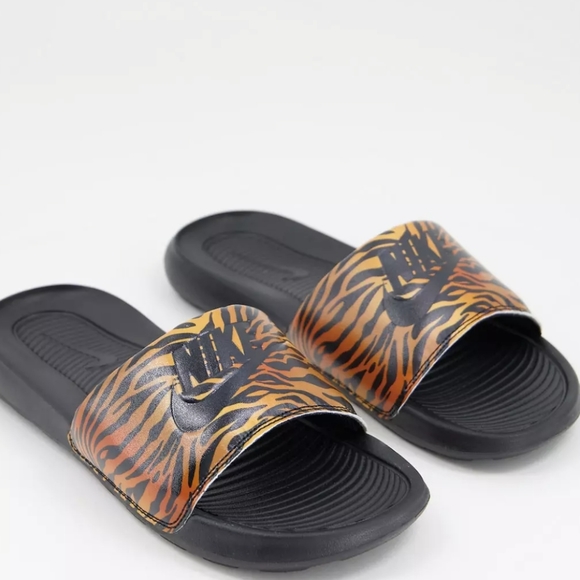 NWT Women's Nike Victori One Print Slides - Picture 4 of 16
